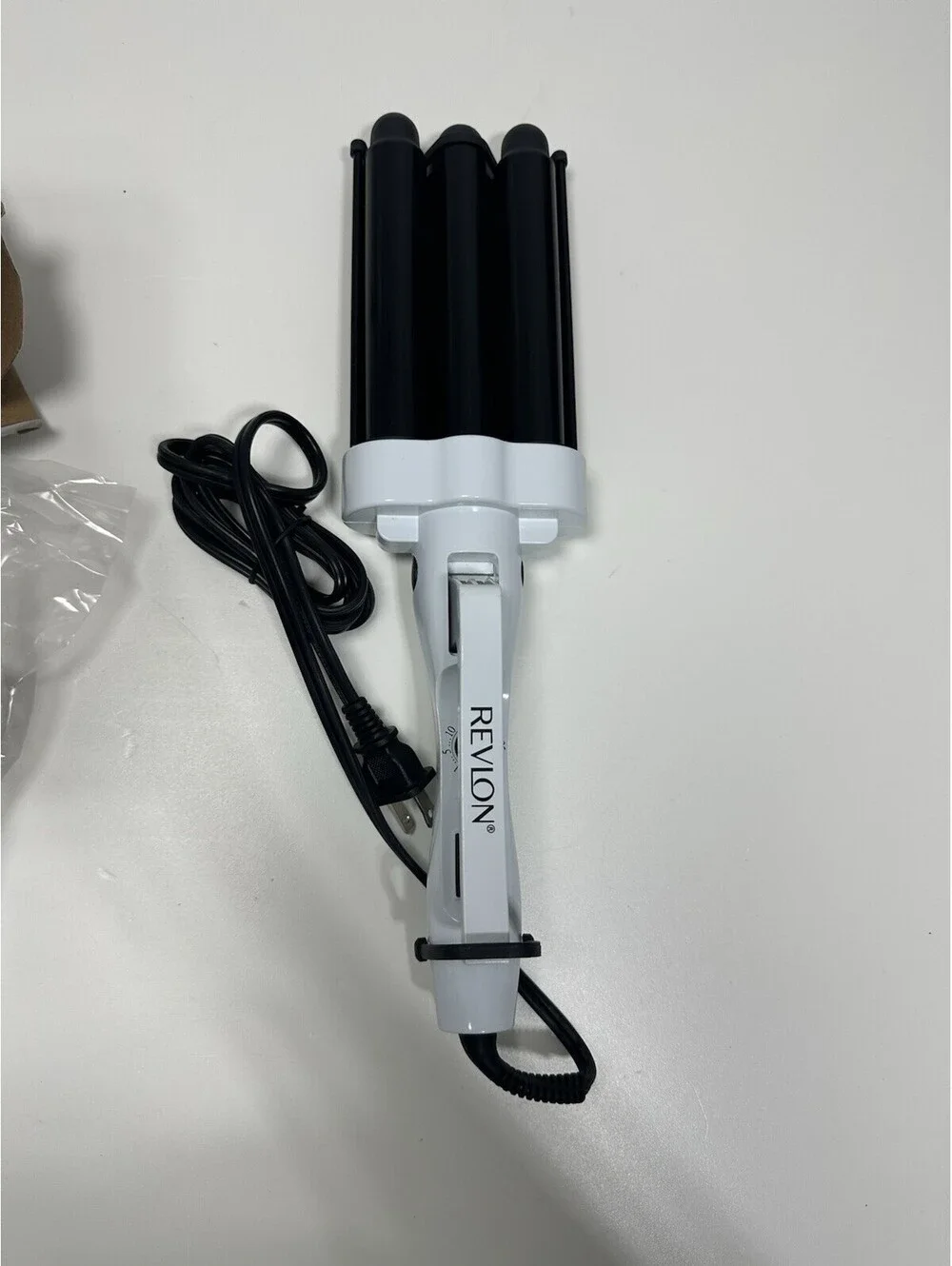 New Revlon Wave Master Jumbo Triple Barrel Ceramic Waver 420°F 30 Settings W/B